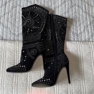 Black Studded Zippered black boots 7.5
